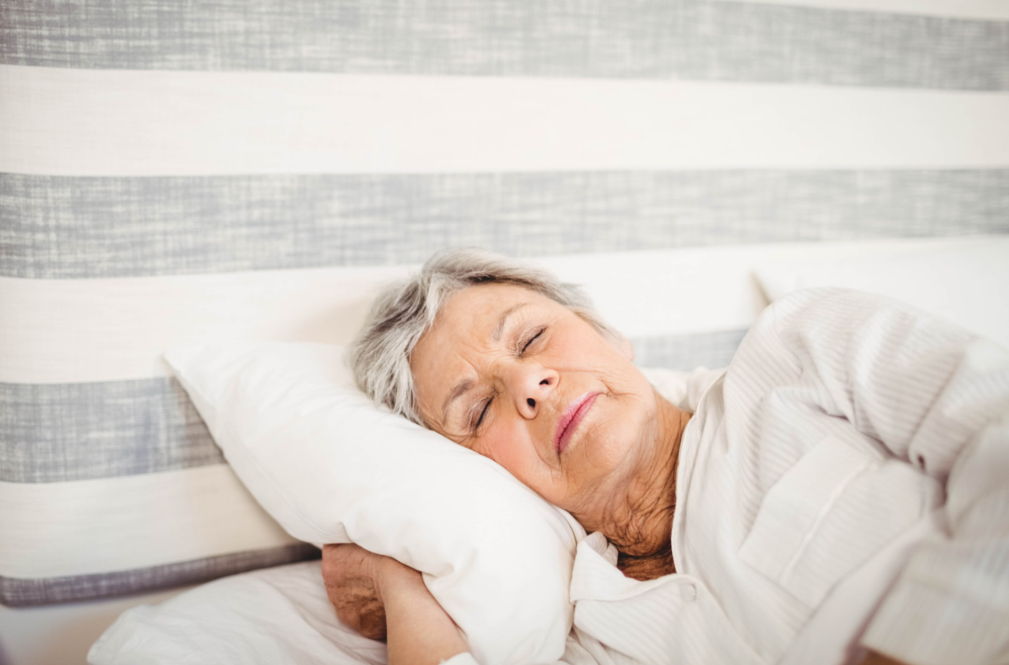 年纪大了睡不着觉？睡前坚持这些习惯，一觉睡到天亮